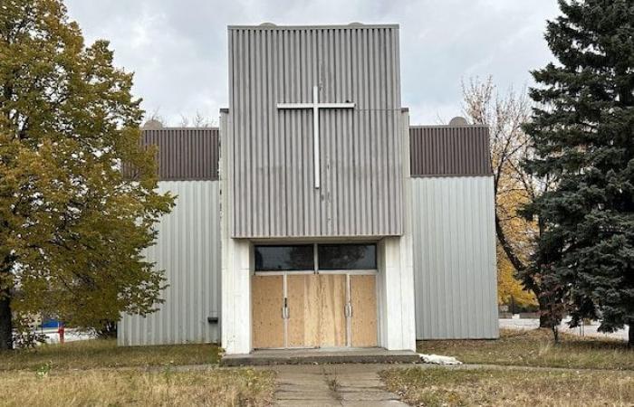 Un incendie ravage une vieille église à Jonquière