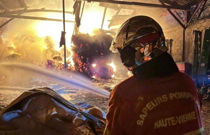 un bâtiment de stockage agricole détruit dans un incendie