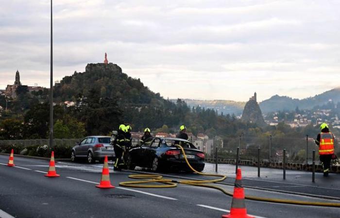 Une voiture détruite par les flammes dans une rue du Puy… L’actualité de la Haute-Loire en bref