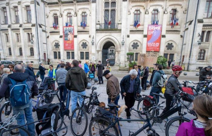 le cri de colère des cyclistes charentais, en hommage à Paul Varry