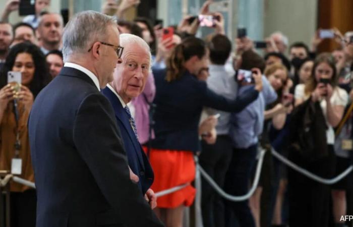 Le roi Charles chahuté au Parlement australien, un député dit « Donnez-nous… »