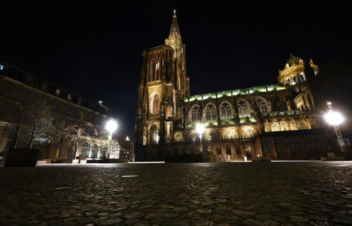 Cathédrale de Strasbourg plongée dans le noir depuis plusieurs semaines, la mairie évoque un “incident technique”