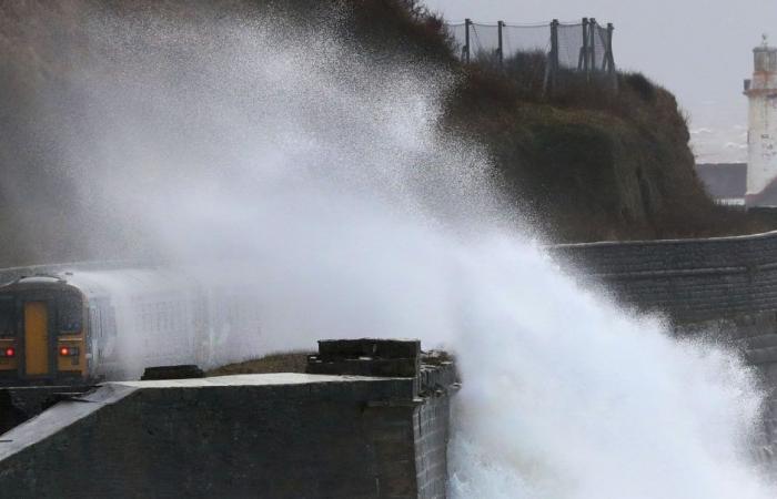 Avertissement d’inondation alors que des vents forts et de fortes pluies frappent la Cumbrie et le sud de l’Écosse