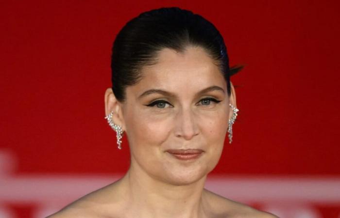 Laetitia Casta divine à Rome en robe asymétrique, elle retrouve un ex sur le tapis rouge !