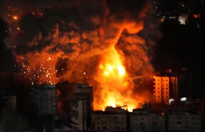 Israël bombarde intensément la banlieue sud de Beyrouth