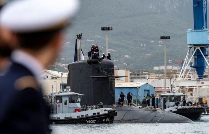 Au départ de Toulon, l’Émeraude, sous-marin nucléaire d’attaque, s’apprête à accoster à Cherbourg