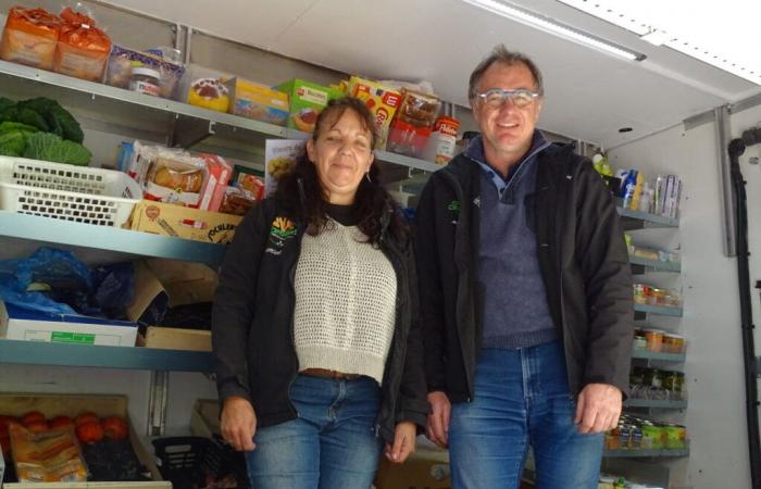 ce camion d’épicerie aide les habitants de la ville