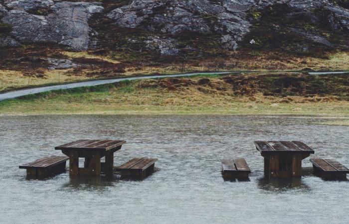 un département en alerte orange crue, trois en alerte pluie-inondation, intensification des pluies attendue localement