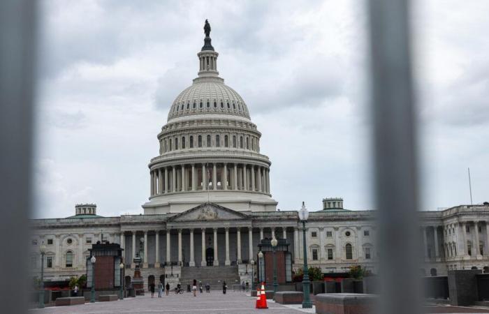 Aux Etats-Unis, à 10 jours de l’élection présidentielle, une crotte de bronze installée devant le Capitole