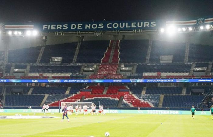 Arrêter un match de football à chaque chant homophobe ? Cette décision politique qui agace les supporters