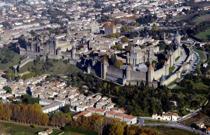 dans la Cité de Carcassonne, une journée dédiée à la couture et aux visites guidées