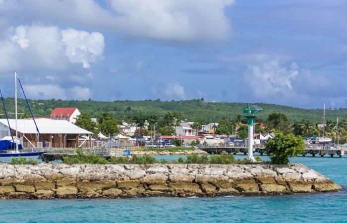 L’île française de Guadeloupe décrète un couvre-feu