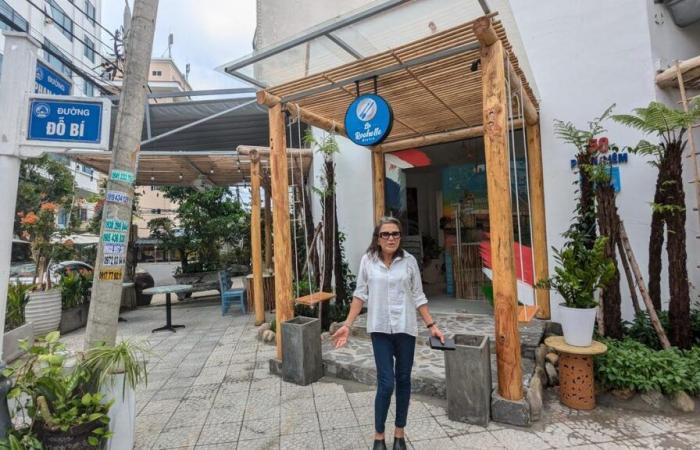 après avoir vécu une partie de sa vie en Charente-Maritime, il ouvre son restaurant La Rochelle Bistro au Vietnam