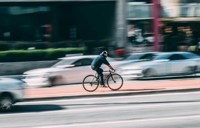 ENTRETIEN. “Plutôt qu’une idéologie du vélo qui peut être dangereuse, il faut une idéologie du partage de la rue” selon le sociologue Jean Viard