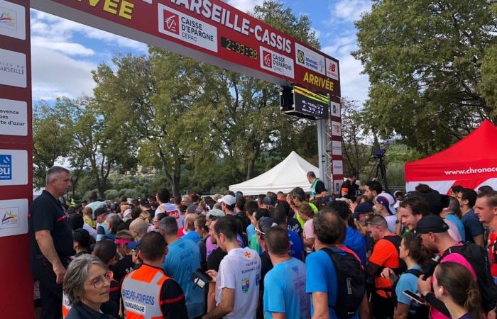 la colère des coureurs de Marseille-Cassis pris dans un embouteillage humain à l’arrivée