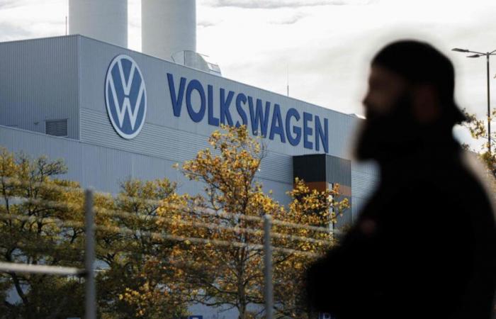 Selon le comité d’entreprise, Volkswagen veut fermer trois usines – les employés menacent un « hiver chaud »