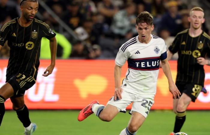 Denis Bouanga marque son 8e but en séries éliminatoires alors que le LAFC domine les Whitecaps lors du premier match