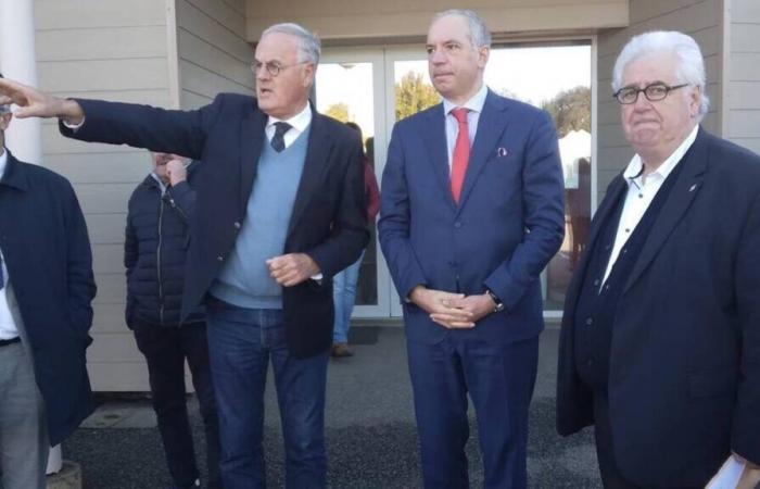 Sébastien Jallet, le préfet de l’Orne, visite la zone artisanale et l’école de Courtomer