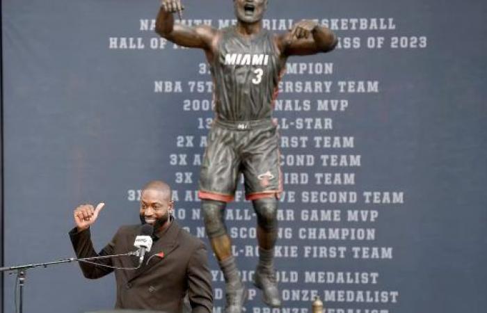 Dwyane Wade a découvert son étrange statue • Basket USA