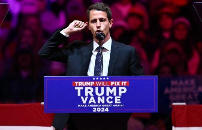 Le comédien Tony Hinchcliffe qualifie Porto Rico de « poubelle » lors du rassemblement Trump