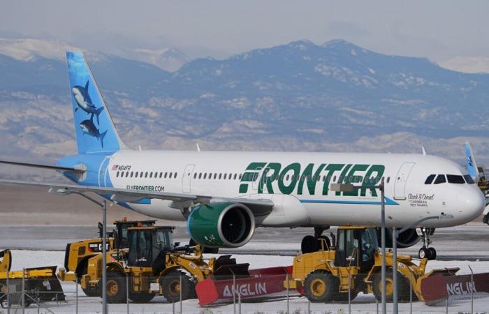 Après l’atterrissage d’un Airbus en feu, trois passagers traumatisés portent plainte contre la compagnie