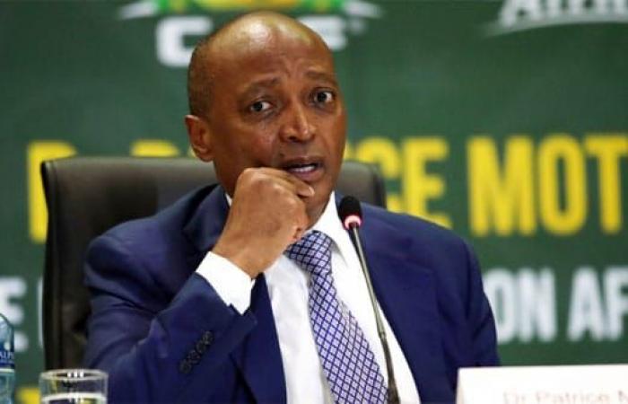 Motsepe s’enthousiasme pour le développement du beach football en Afrique – Lequotidien