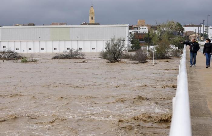 La tempête qui maintient une grande partie de la péninsule en alerte en raison de fortes pluies, en images