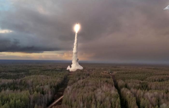 Le président Poutine lance des exercices nucléaires