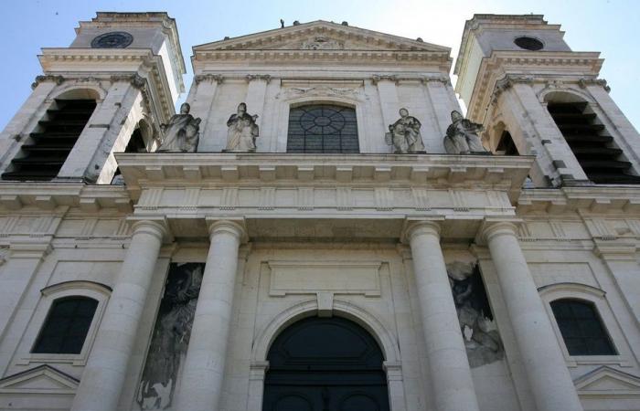 la cathédrale fermée en 2020 rouvrira partiellement mais après au moins deux ans de travaux