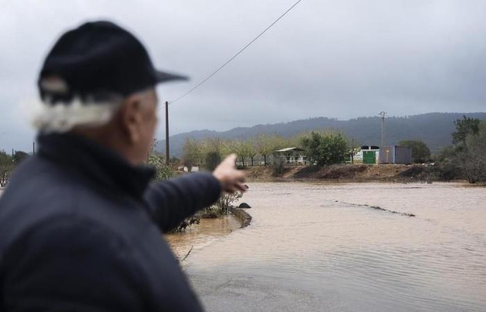 La tempête qui maintient une grande partie de la péninsule en alerte en raison de fortes pluies, en images