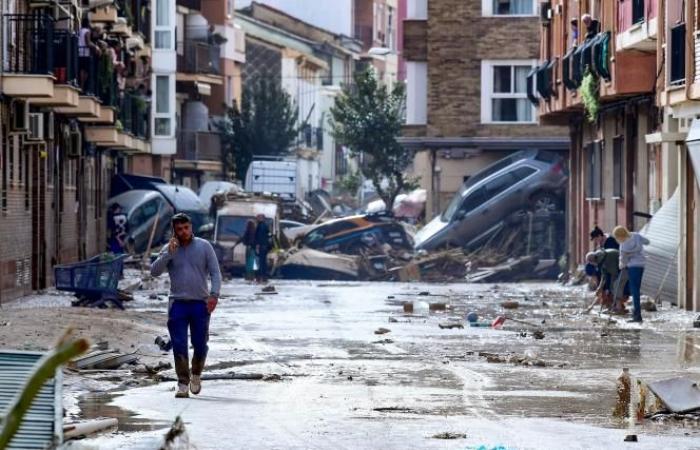 Images terrifiantes d’inondations près de Valence, trois jours de deuil national en Espagne