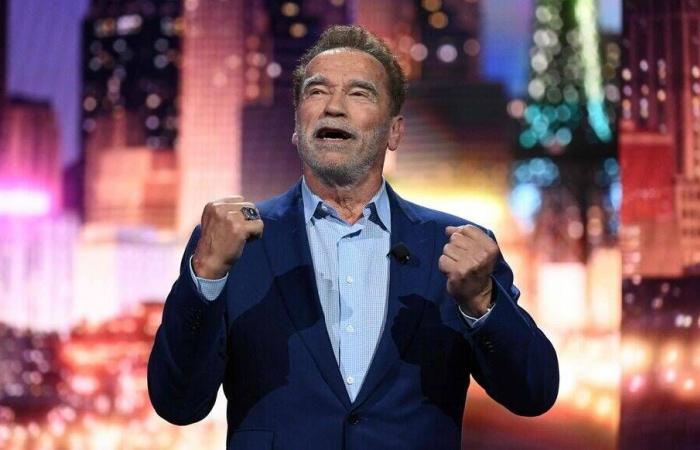 L’ancien acteur et gouverneur républicain de Californie Arnold Schwarzenegger vote pour Kamala Harris