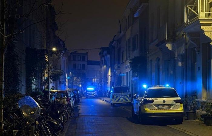 Une explosion endommage la porte d’entrée à Borgerhout : la police ouvre une enquête (Borgerhout)