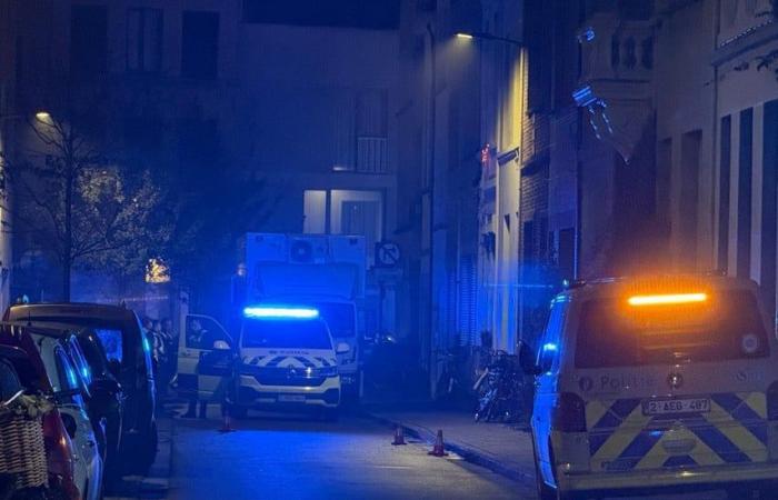 Une explosion endommage la porte d’entrée à Borgerhout : la police ouvre une enquête (Borgerhout)