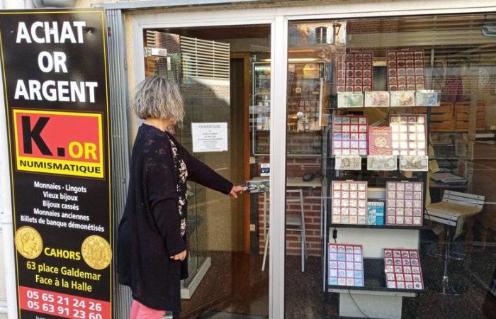 Ils vendent leur or pour mieux joindre les deux bouts et pouvoir offrir des cadeaux à Noël