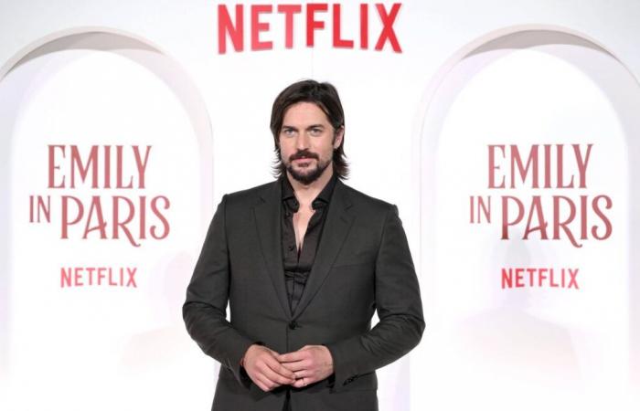 « Emily à Paris » sans Lucas Bravo ? L’acteur ne supporte plus son personnage qui “se transforme en guacamole”