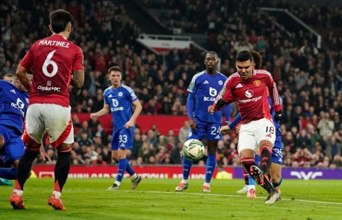 Man Utd 5-2 Leicester : Ruud van Nistelrooy prend un départ gagnant en Coupe Carabao