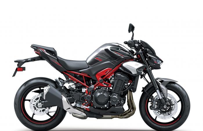 Nouveau – La Kawasaki Z900 2025 gagne une centrale inertielle et un quickshifter