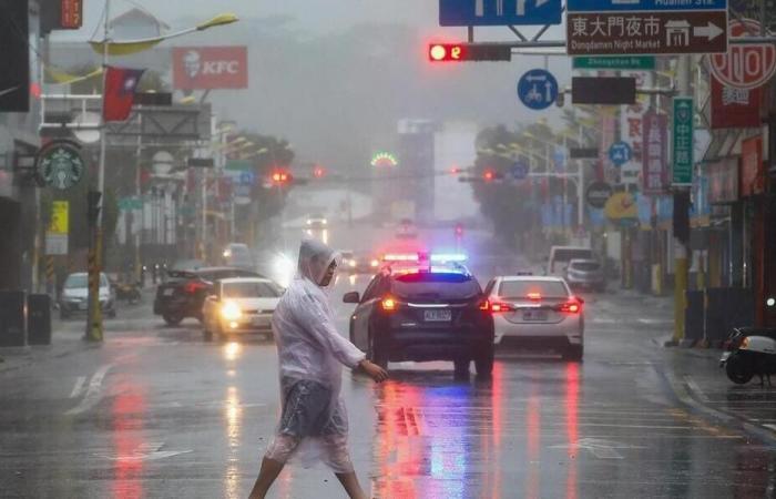 A Taïwan, le puissant typhon Kong-rey fait au moins un mort et 250 blessés