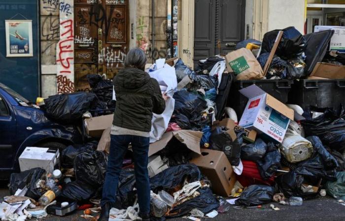 la grève des éboueurs provoque l’accumulation de 600 tonnes de déchets