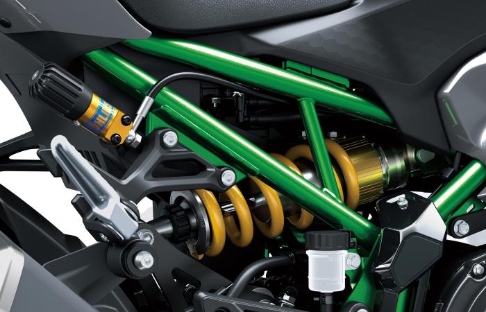 Nouveau – La Kawasaki Z900 2025 gagne une centrale inertielle et un quickshifter