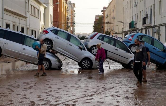 au moins 95 morts et de nombreux disparus à cause d’inondations “dante-esques”.