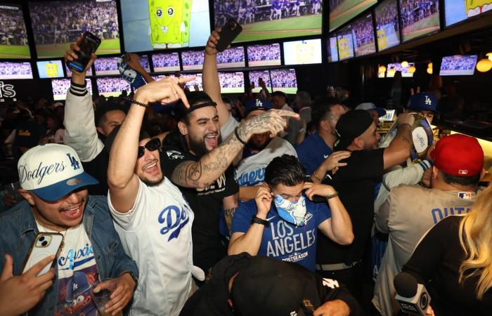 Un bus de métro incendié, vandalisme et cambriolages à Los Angeles alors que les Dodgers remportent les World Series