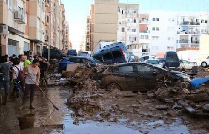 le bilan provisoire des morts a atteint 205 vendredi, le nombre de personnes portées disparues encore incertain