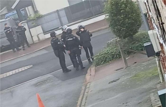 La ville de cette commune du Calvados fermée par la gendarmerie ce matin, les habitants inquiets