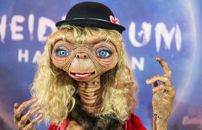 Heidi Klum arrive à la fête d’Halloween 2024 dans un costume ET élaboré