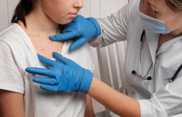 un nouveau variant détecté en Europe, de nouvelles recommandations vaccinales