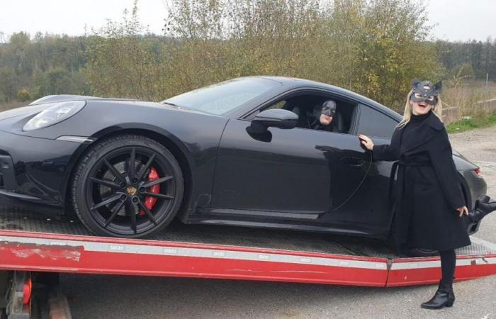 Arrêté pour excès de vitesse, Batman pose pour la police