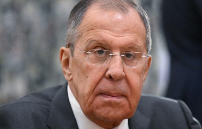 Le ministre Sergueï Lavrov déclare que la Russie est “au bord d’un conflit militaire direct” avec les États-Unis