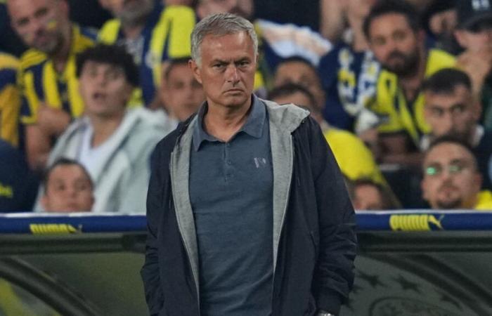 José Mourinho victime d’un mauvais tacle de son propre joueur à l’entraînement